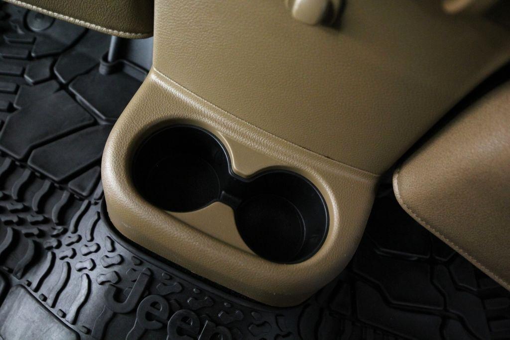 Jeep Wrangler Unlimited 4WD 4dr Sahara 2015
