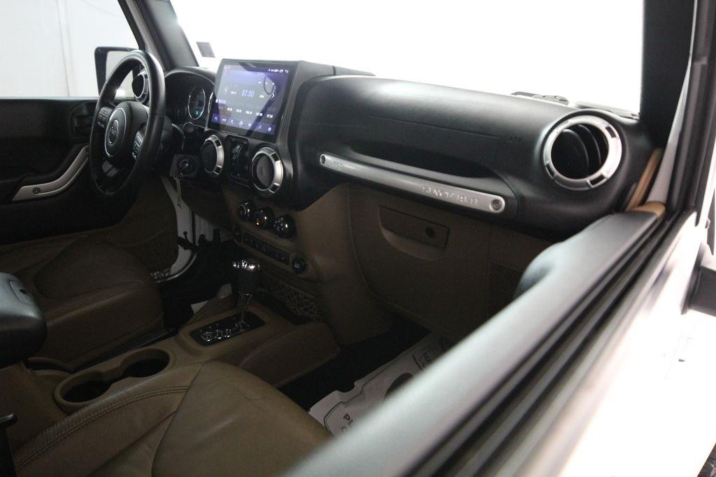 Jeep Wrangler Unlimited 4WD 4dr Sahara 2015