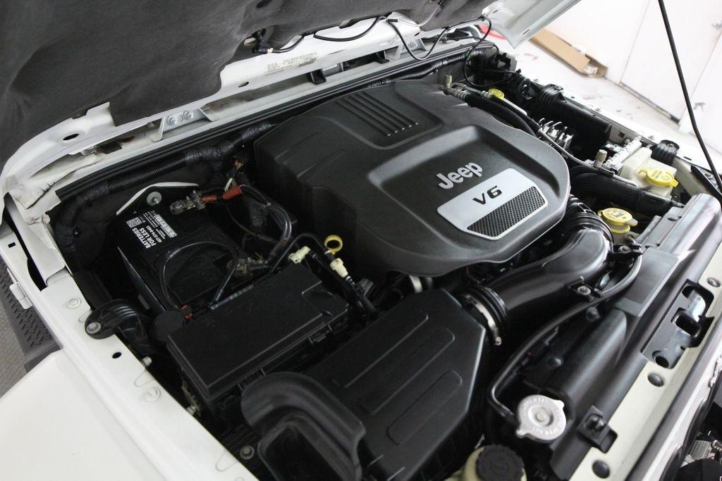 Jeep Wrangler Unlimited 4WD 4dr Sahara 2015