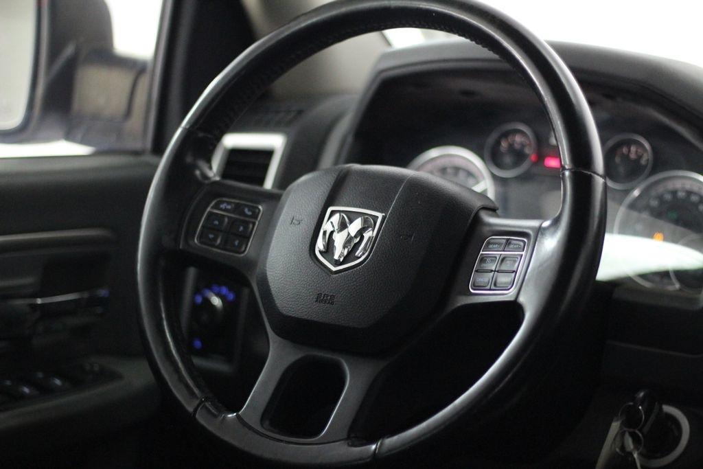RAM 1500 4WD Crew Cab 140.5" Big Horn 2015