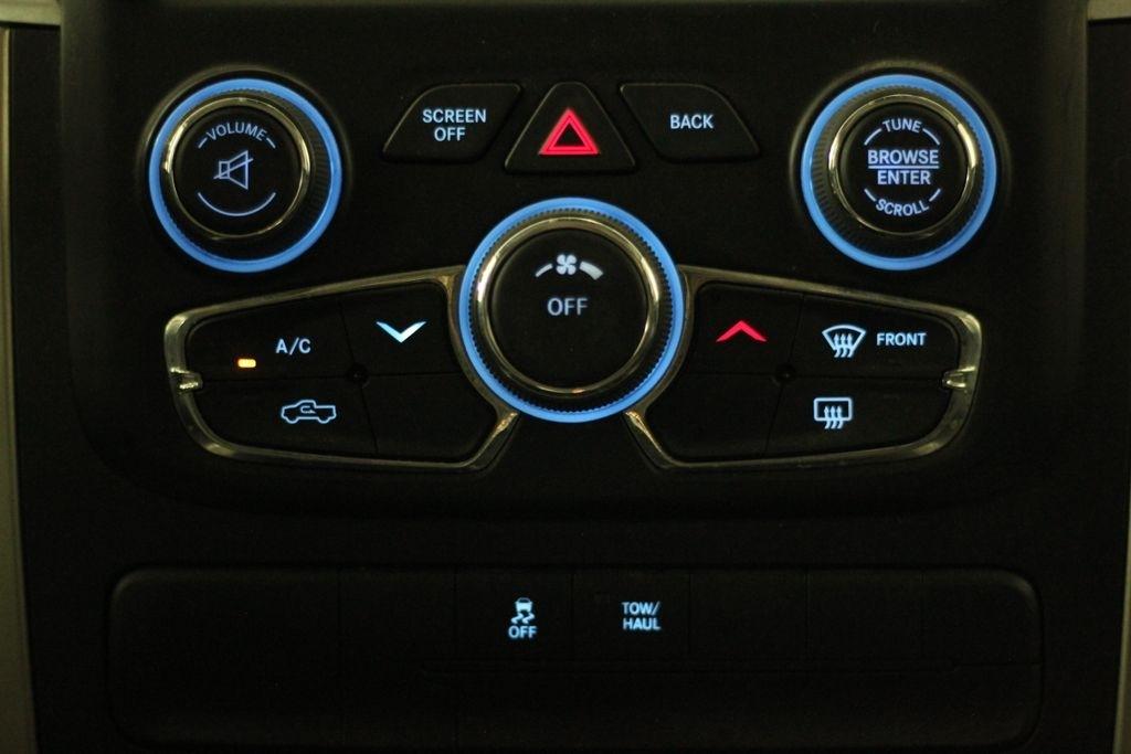 RAM 1500 4WD Crew Cab 140.5" Big Horn 2015