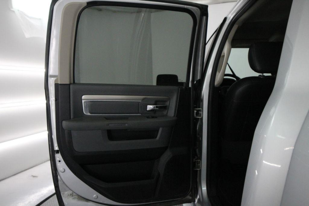RAM 1500 4WD Crew Cab 140.5" Big Horn 2015