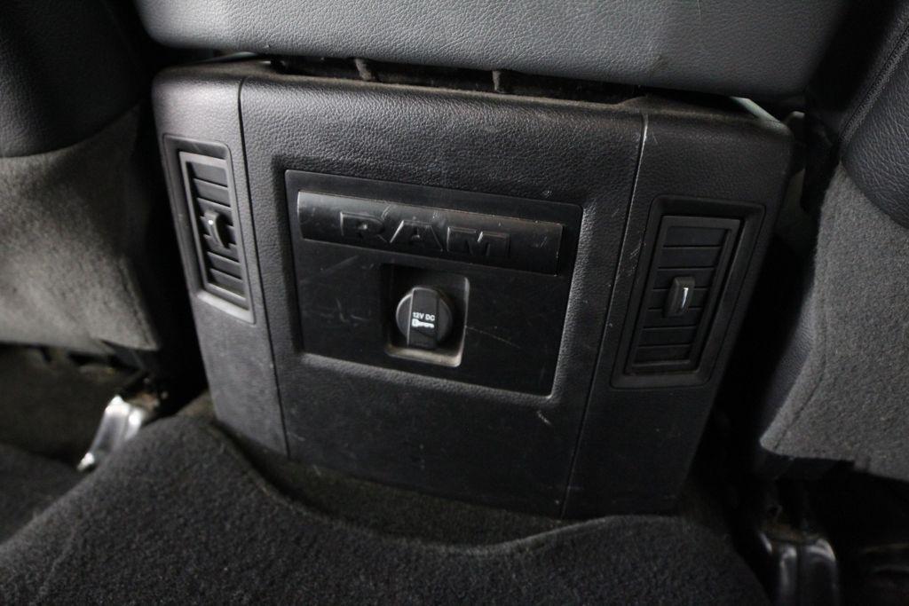 RAM 1500 4WD Crew Cab 140.5" Big Horn 2015