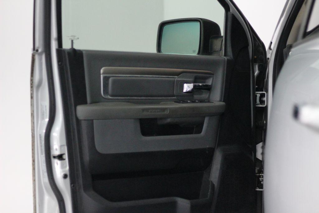 RAM 1500 4WD Crew Cab 140.5" Big Horn 2015