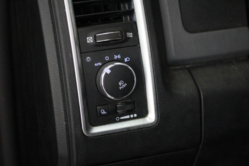 RAM 1500 4WD Crew Cab 140.5" Big Horn 2015