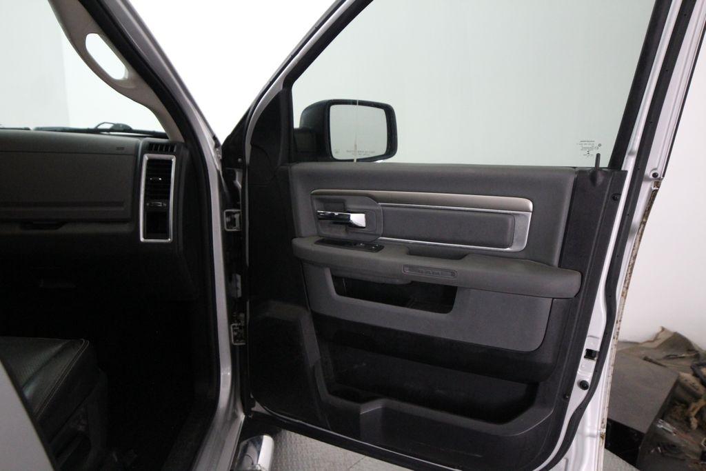 RAM 1500 4WD Crew Cab 140.5" Big Horn 2015