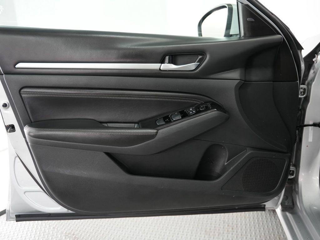 Nissan Altima 2.5 SV Sedan 2021