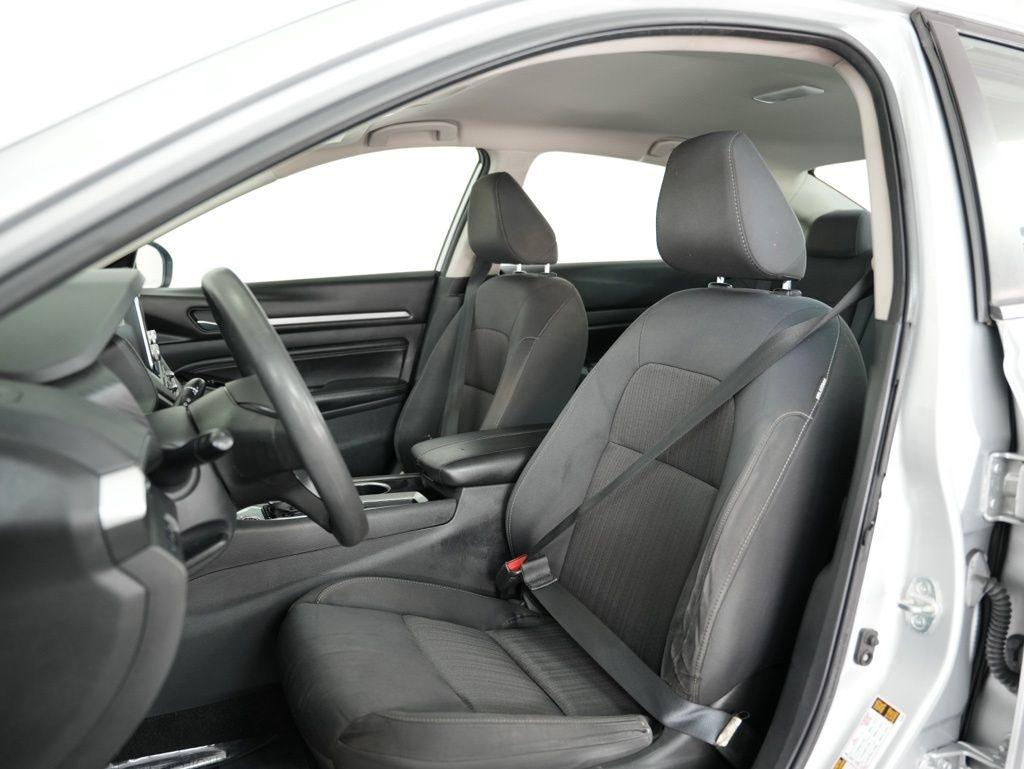 Nissan Altima 2.5 SV Sedan 2021