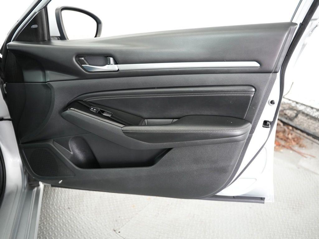 Nissan Altima 2.5 SV Sedan 2021
