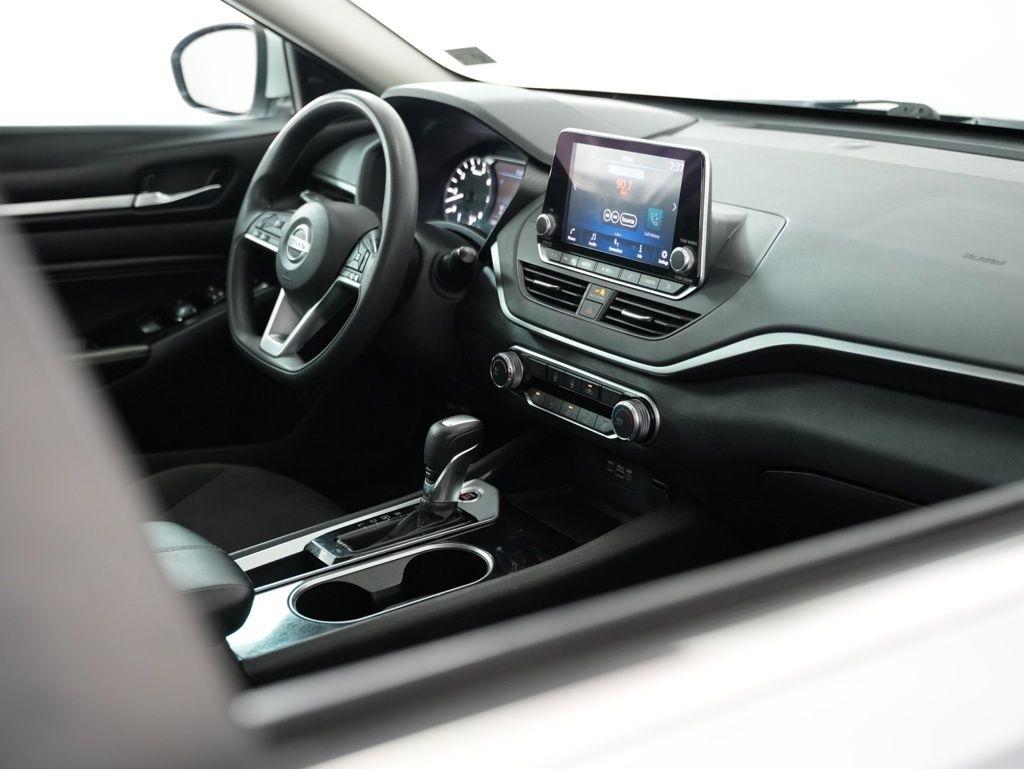 Nissan Altima 2.5 SV Sedan 2021
