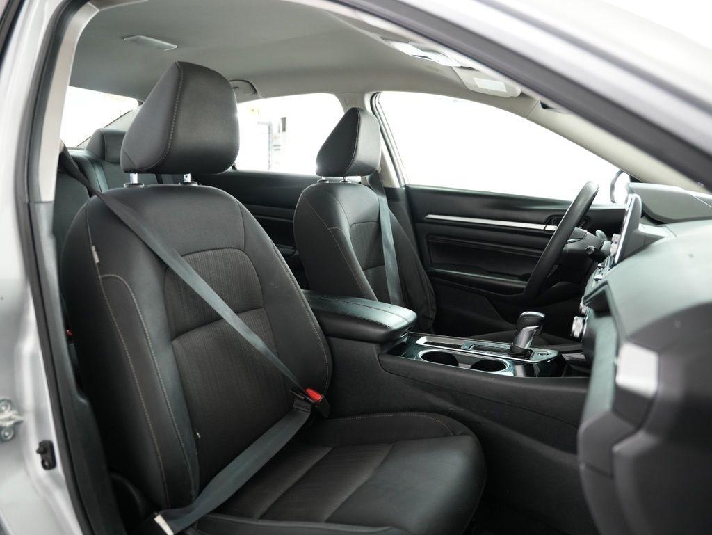 Nissan Altima 2.5 SV Sedan 2021