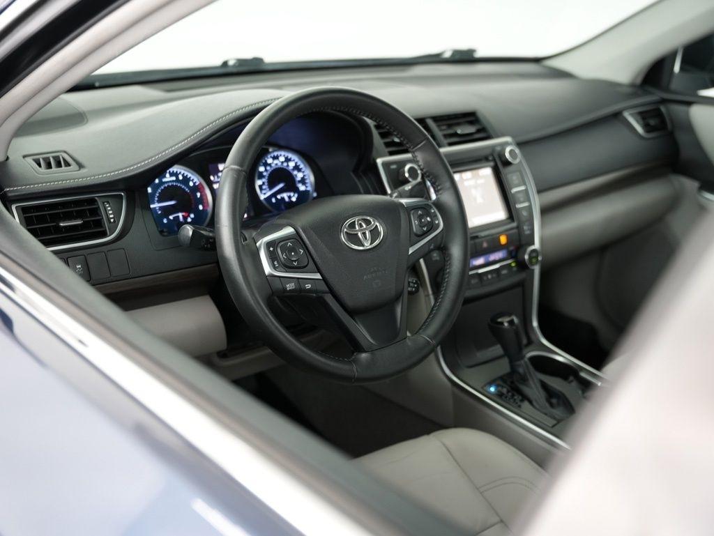 Toyota Camry XLE Auto (Natl) 2017