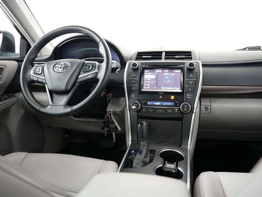 Toyota Camry XLE Auto (Natl) 2017