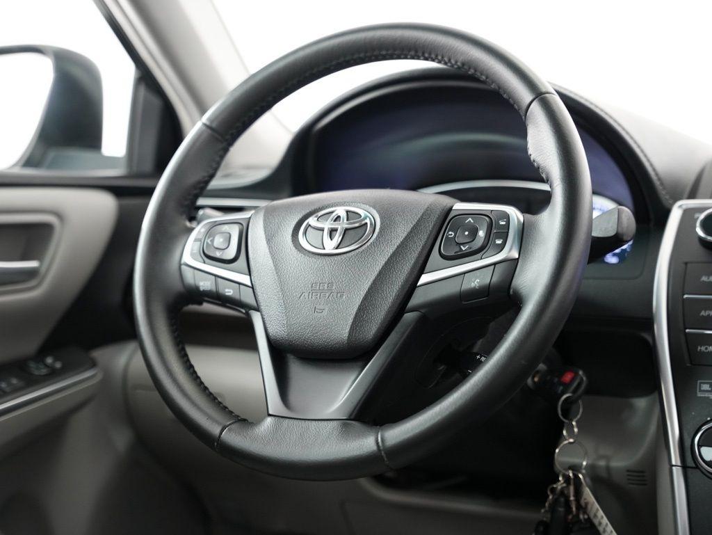 Toyota Camry XLE Auto (Natl) 2017