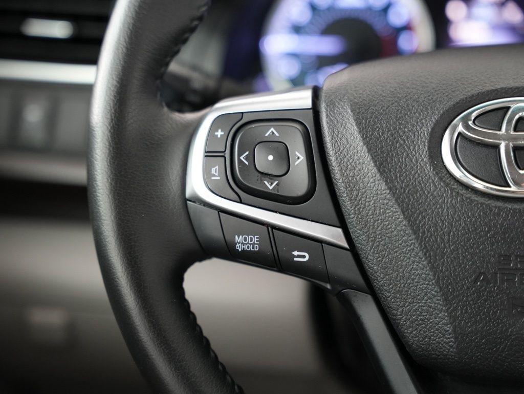 Toyota Camry XLE Auto (Natl) 2017