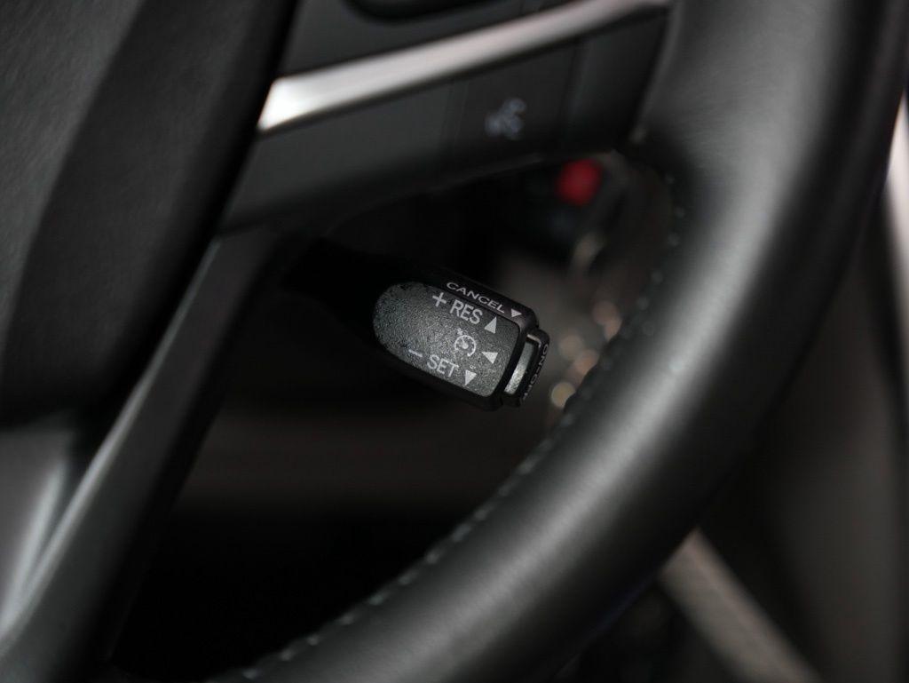 Toyota Camry XLE Auto (Natl) 2017