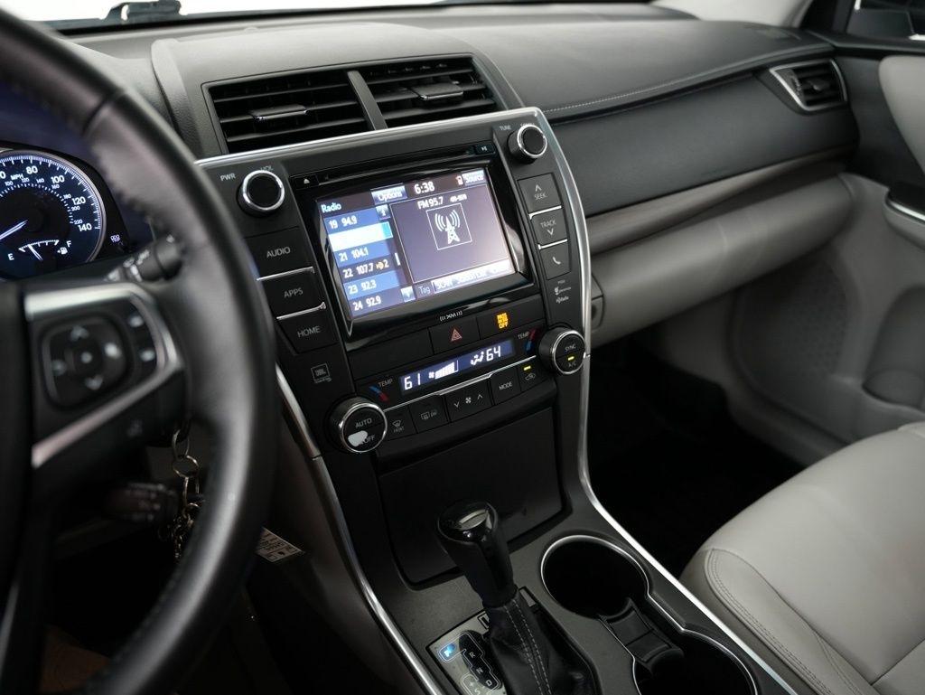 Toyota Camry XLE Auto (Natl) 2017