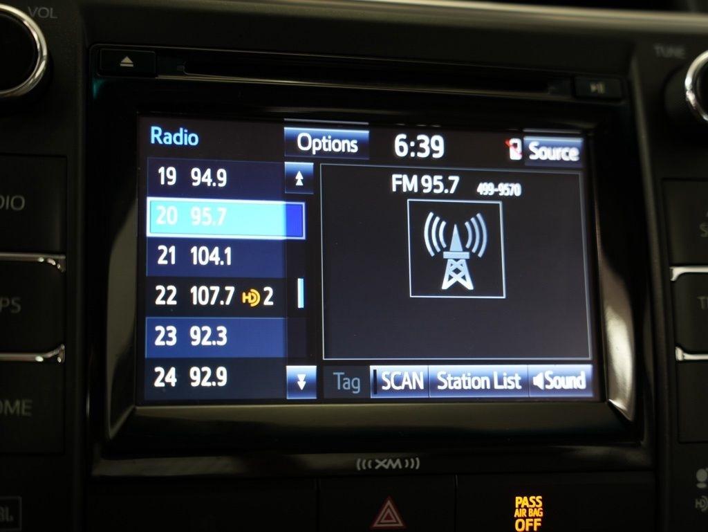 Toyota Camry XLE Auto (Natl) 2017