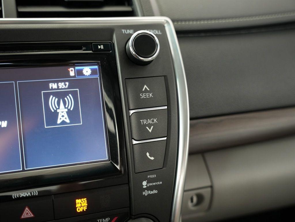 Toyota Camry XLE Auto (Natl) 2017
