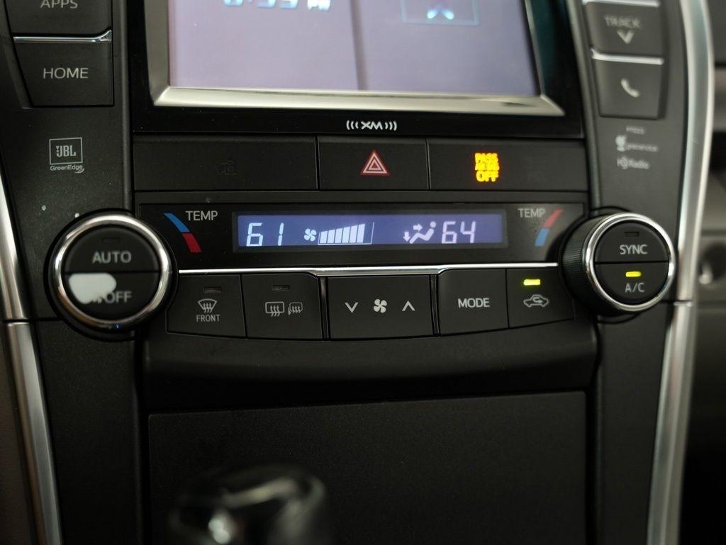 Toyota Camry XLE Auto (Natl) 2017