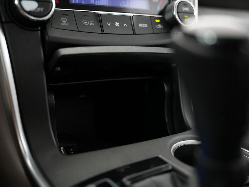 Toyota Camry XLE Auto (Natl) 2017