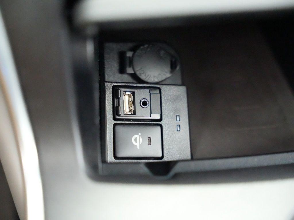 Toyota Camry XLE Auto (Natl) 2017