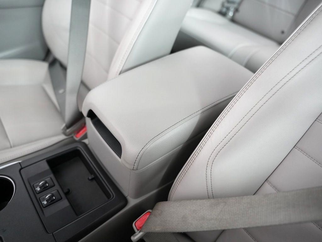 Toyota Camry XLE Auto (Natl) 2017