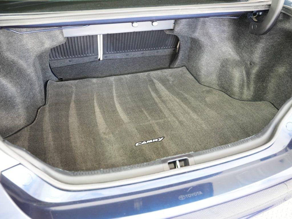 Toyota Camry XLE Auto (Natl) 2017