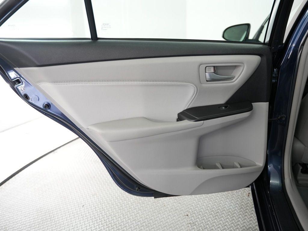 Toyota Camry XLE Auto (Natl) 2017