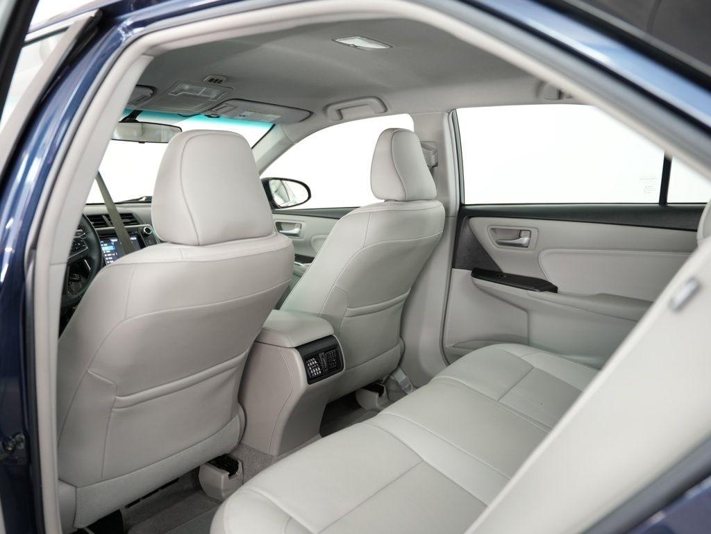 Toyota Camry XLE Auto (Natl) 2017