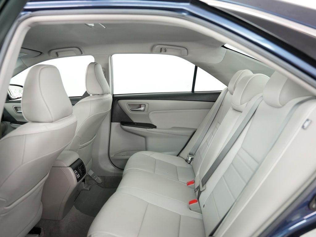Toyota Camry XLE Auto (Natl) 2017