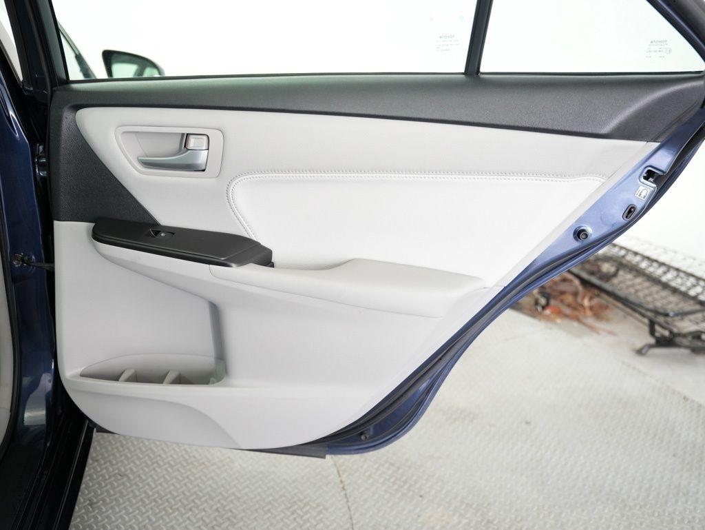 Toyota Camry XLE Auto (Natl) 2017