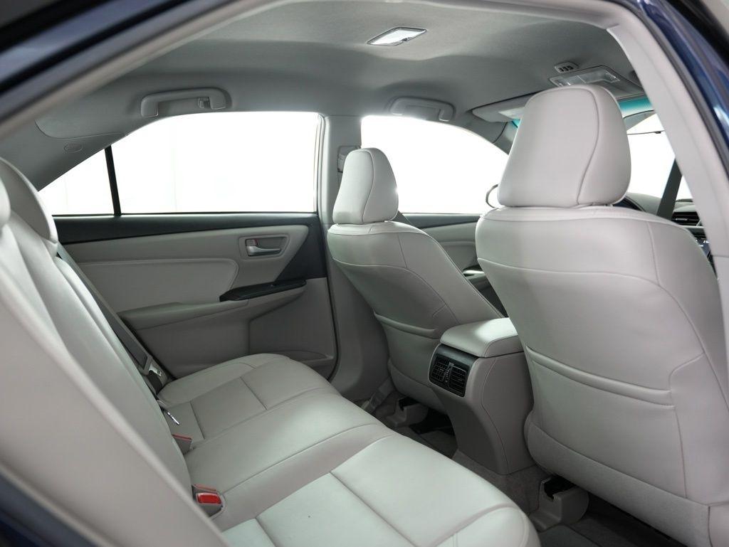 Toyota Camry XLE Auto (Natl) 2017