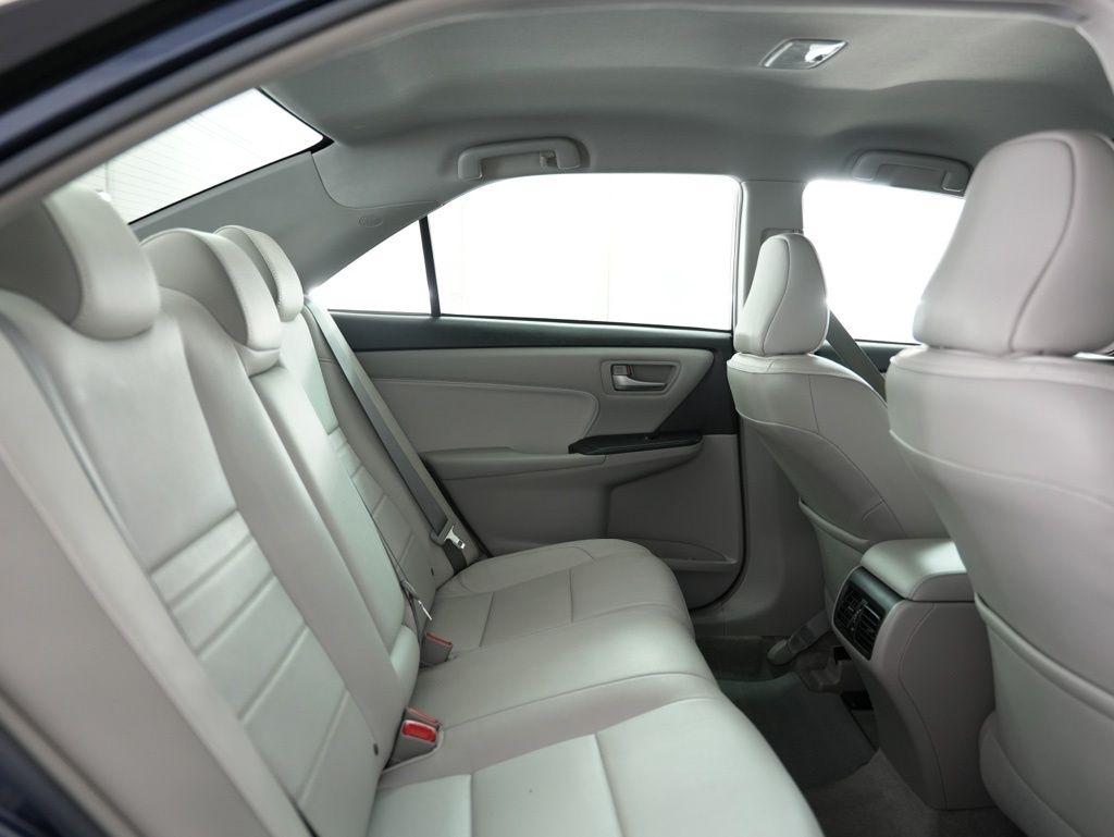 Toyota Camry XLE Auto (Natl) 2017