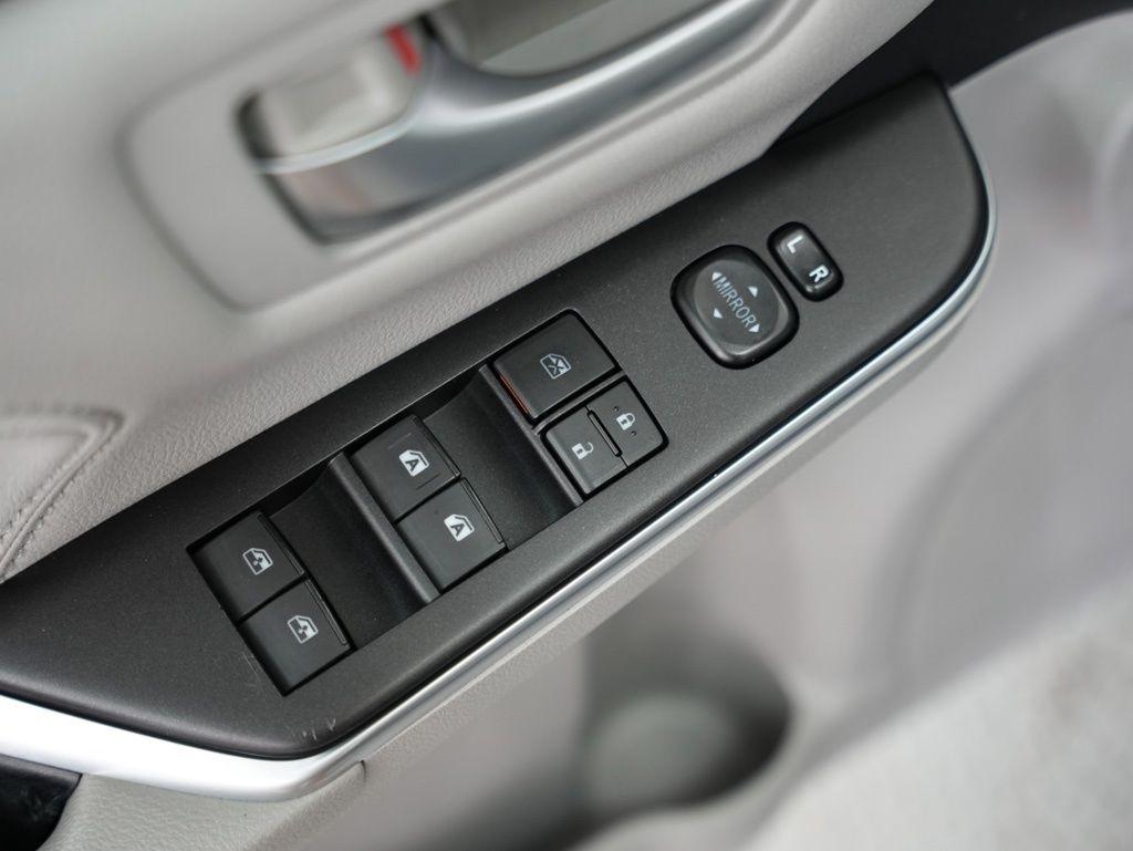 Toyota Camry XLE Auto (Natl) 2017