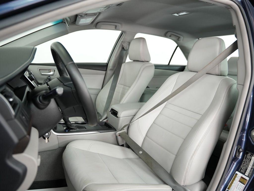 Toyota Camry XLE Auto (Natl) 2017
