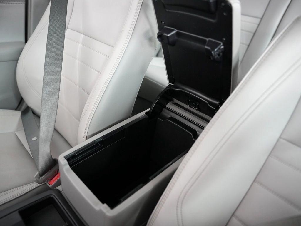 Toyota Camry XLE Auto (Natl) 2017