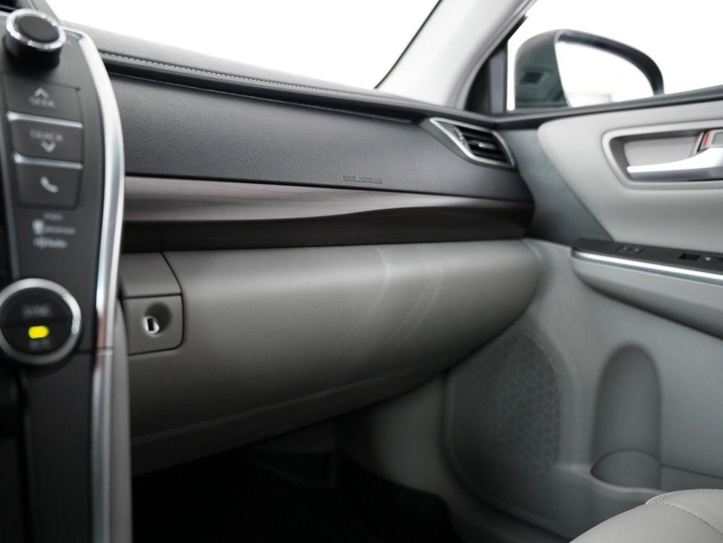 Toyota Camry XLE Auto (Natl) 2017