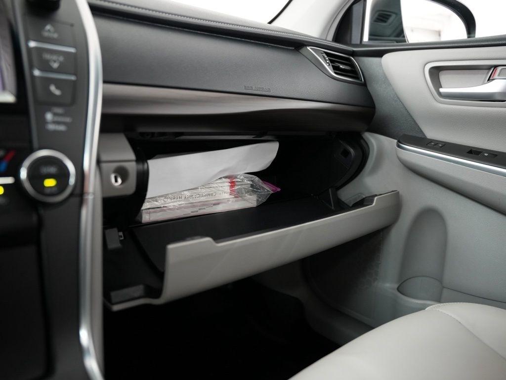 Toyota Camry XLE Auto (Natl) 2017