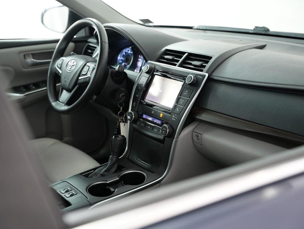 Toyota Camry XLE Auto (Natl) 2017