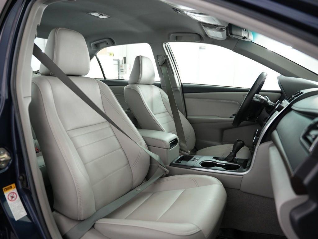 Toyota Camry XLE Auto (Natl) 2017