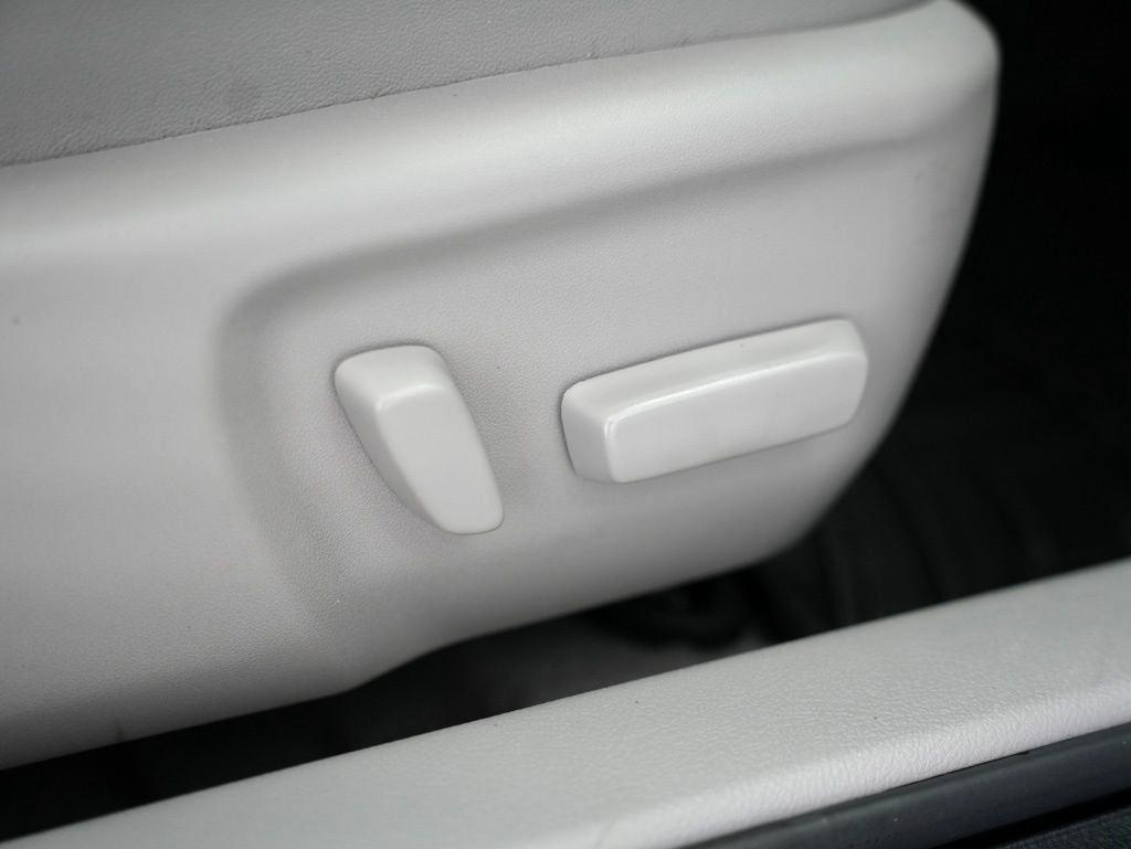 Toyota Camry XLE Auto (Natl) 2017