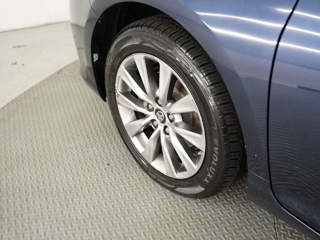 Toyota Camry XLE Auto (Natl) 2017
