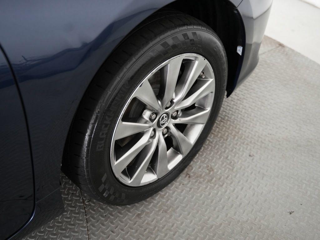 Toyota Camry XLE Auto (Natl) 2017