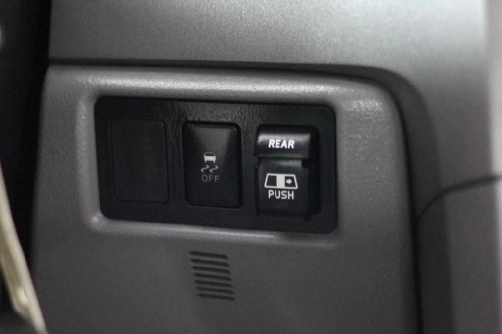 Toyota Tundra 2WD Truck Double Cab 5.7L V8 6-Spd AT (Natl) 2012