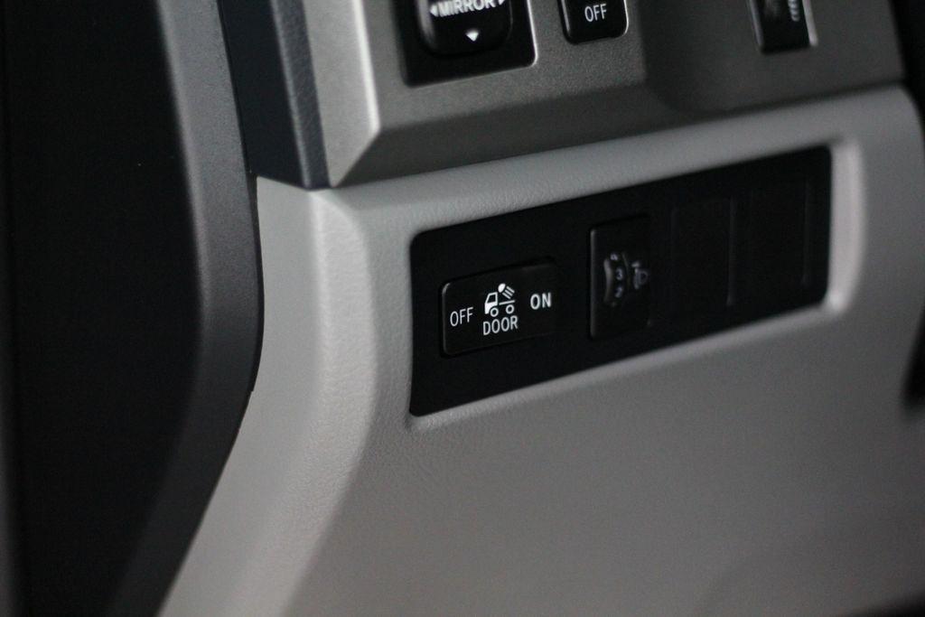 Toyota Tundra 2WD Truck Double Cab 5.7L V8 6-Spd AT (Natl) 2012