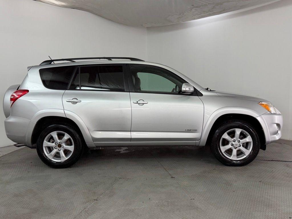 Toyota RAV4 4WD 4dr 4-cyl 4-Spd AT Ltd (Natl) 2011