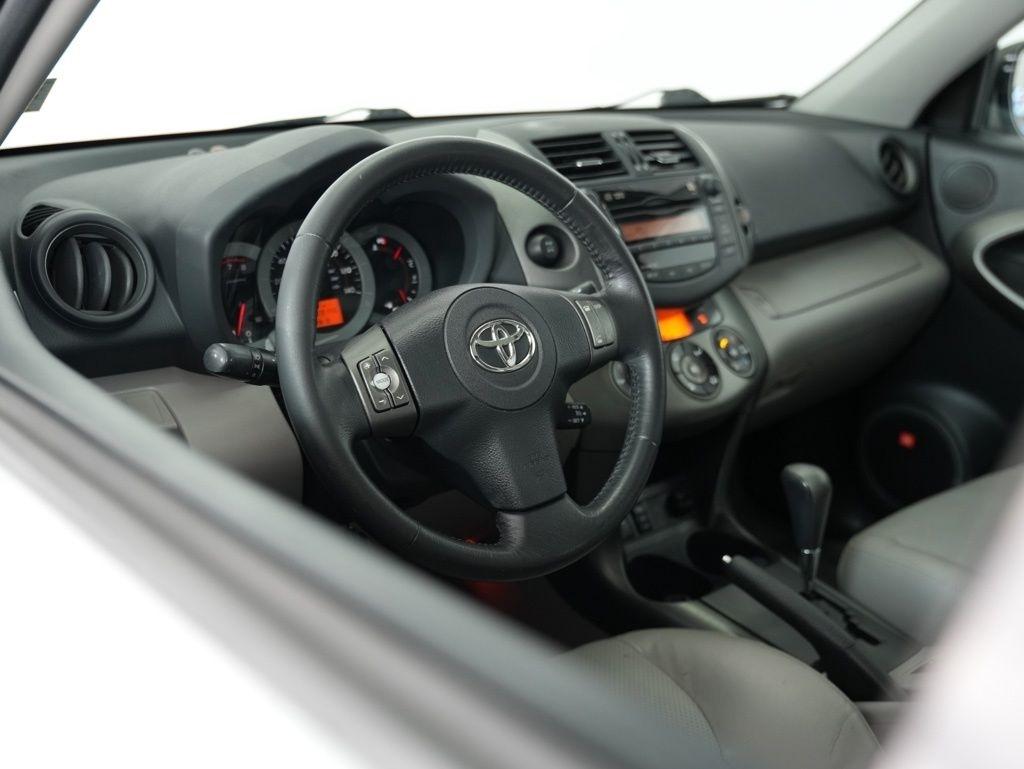 Toyota RAV4 4WD 4dr 4-cyl 4-Spd AT Ltd (Natl) 2011