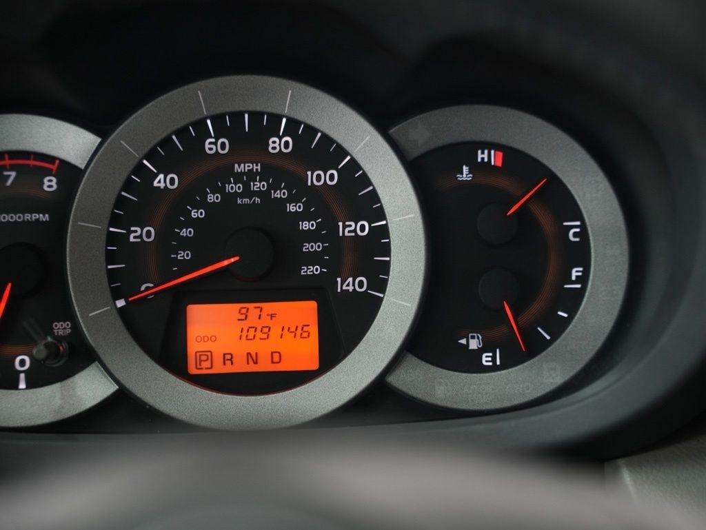 Toyota RAV4 4WD 4dr 4-cyl 4-Spd AT Ltd (Natl) 2011