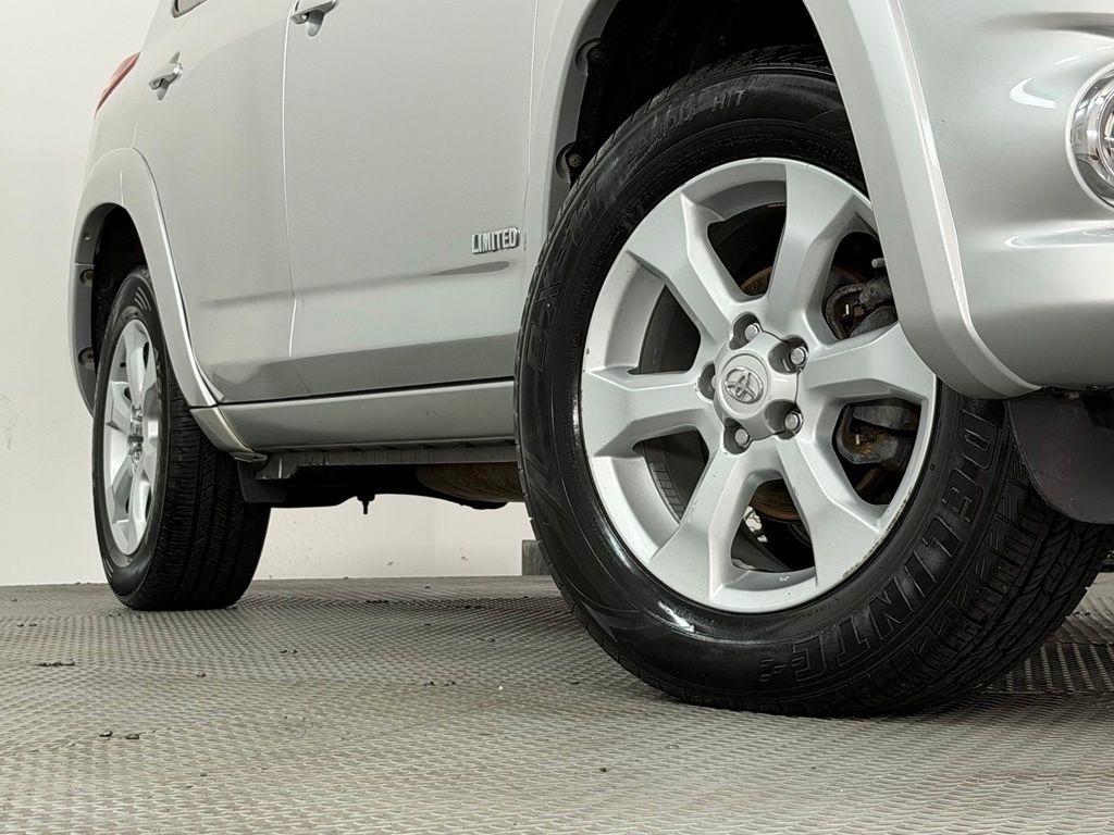 Toyota RAV4 4WD 4dr 4-cyl 4-Spd AT Ltd (Natl) 2011
